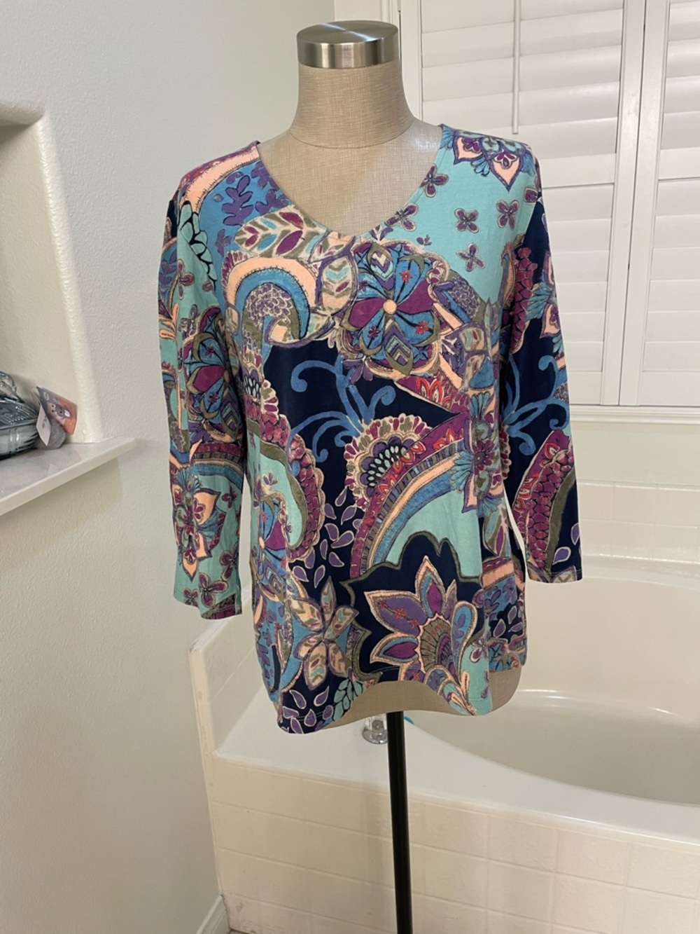 Women's V-Neck Patterned Top